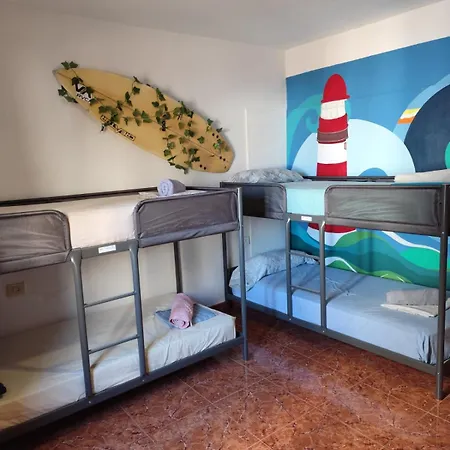 Banana Surf House Guest house