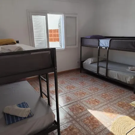 Banana Surf House בית הארחה